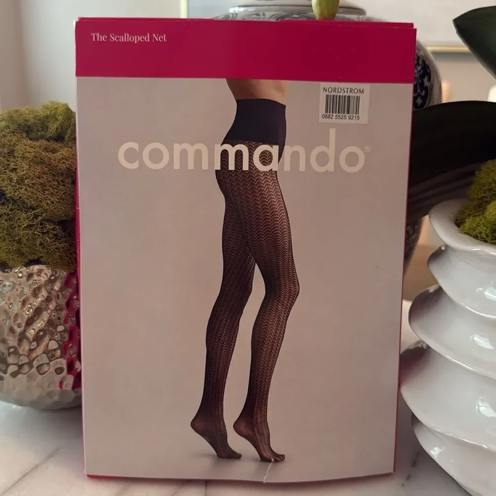NIB Commando Scalloped Net Tights black  Open box not used